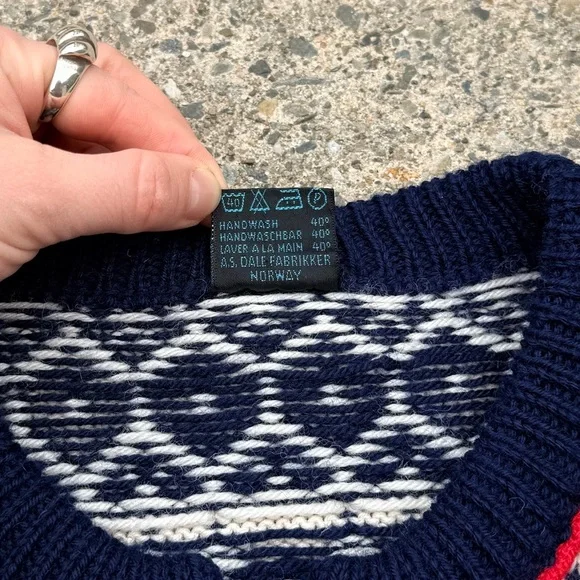 Vintage Dale of Norway Nordic Fair Isle Wool Cardigan Sweater with Pewter Clasps - Picture 4 of 9